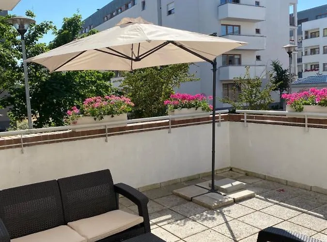 Scandinavia Apartamento *